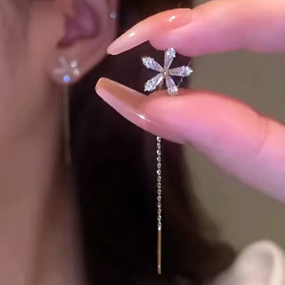 Jewelry - Sterling Silver Floral Cubic Zirconia Earrings